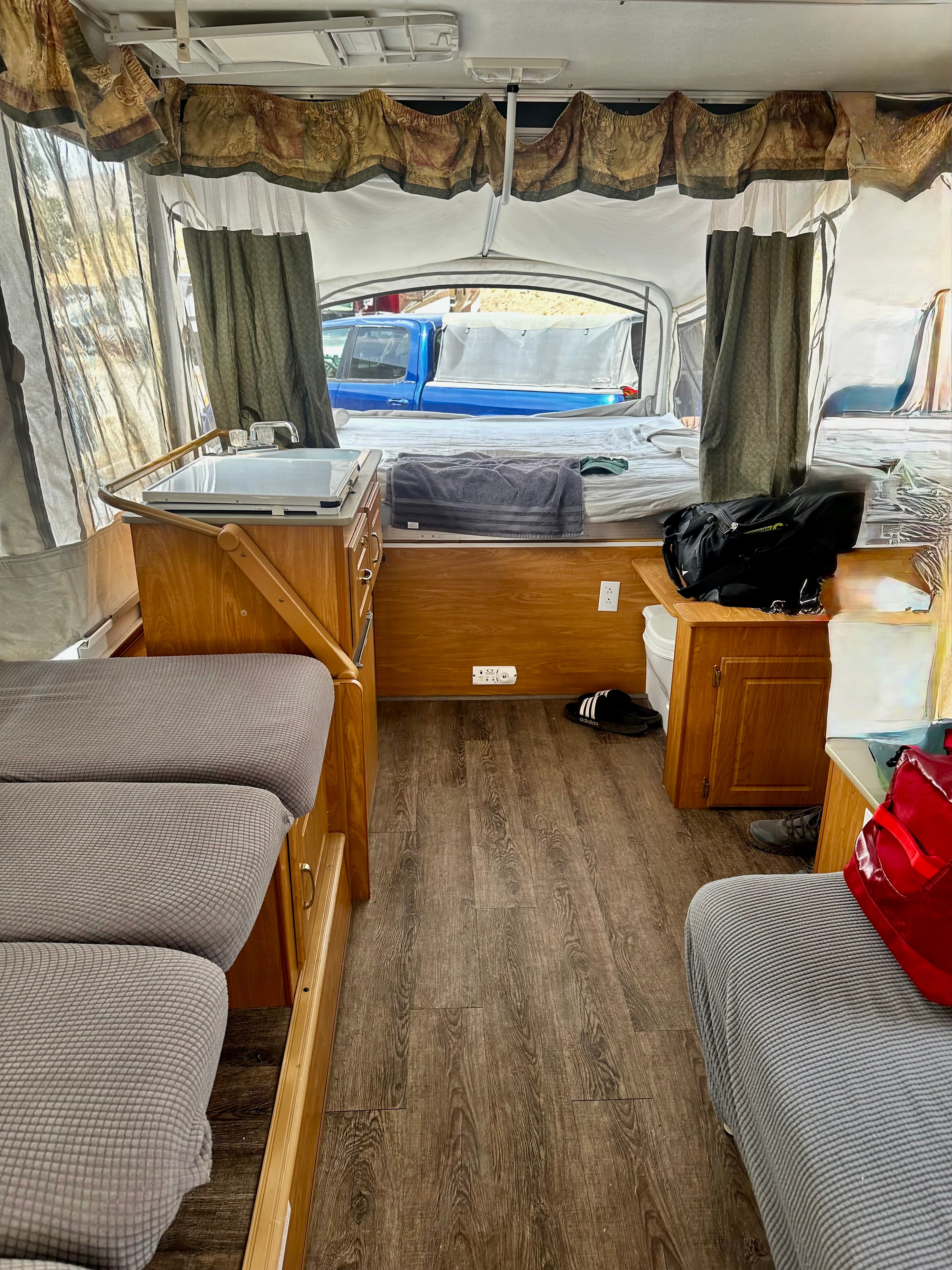 **Adventure-Ready 2004 Coleman/Fleetwood Utah Pop-Up Camper