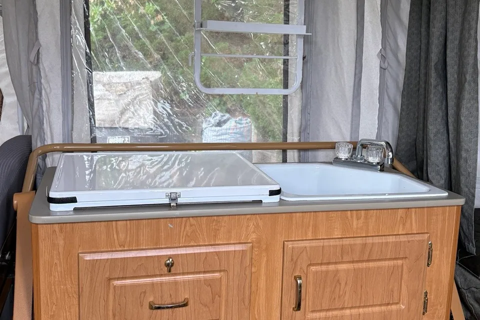Spacious Coleman Utah w/ Slide-Out Dinette & 2 KING Beds