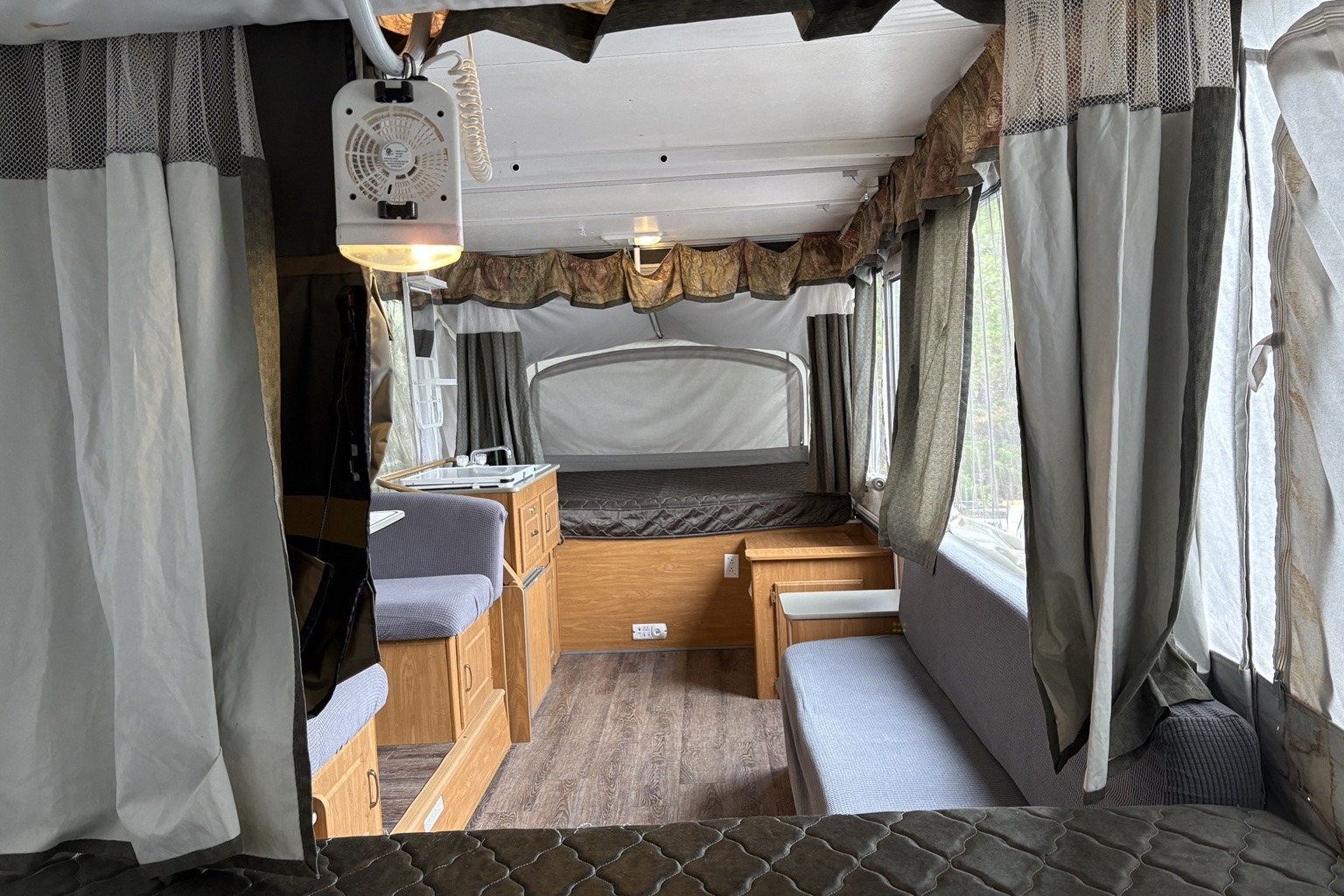 Spacious Coleman Utah w/ Slide-Out Dinette & 2 KING Beds