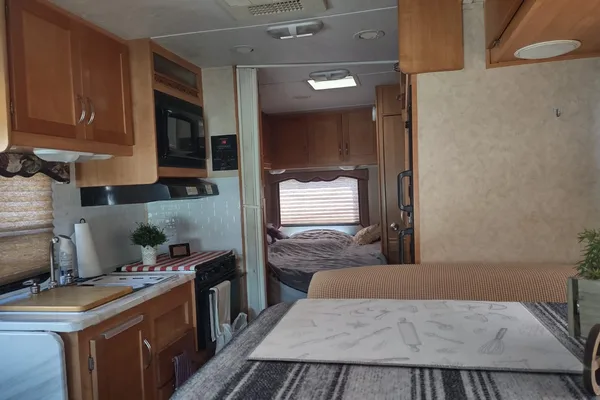Class C Motorhome with One Slide Out - Sleeps up to 4