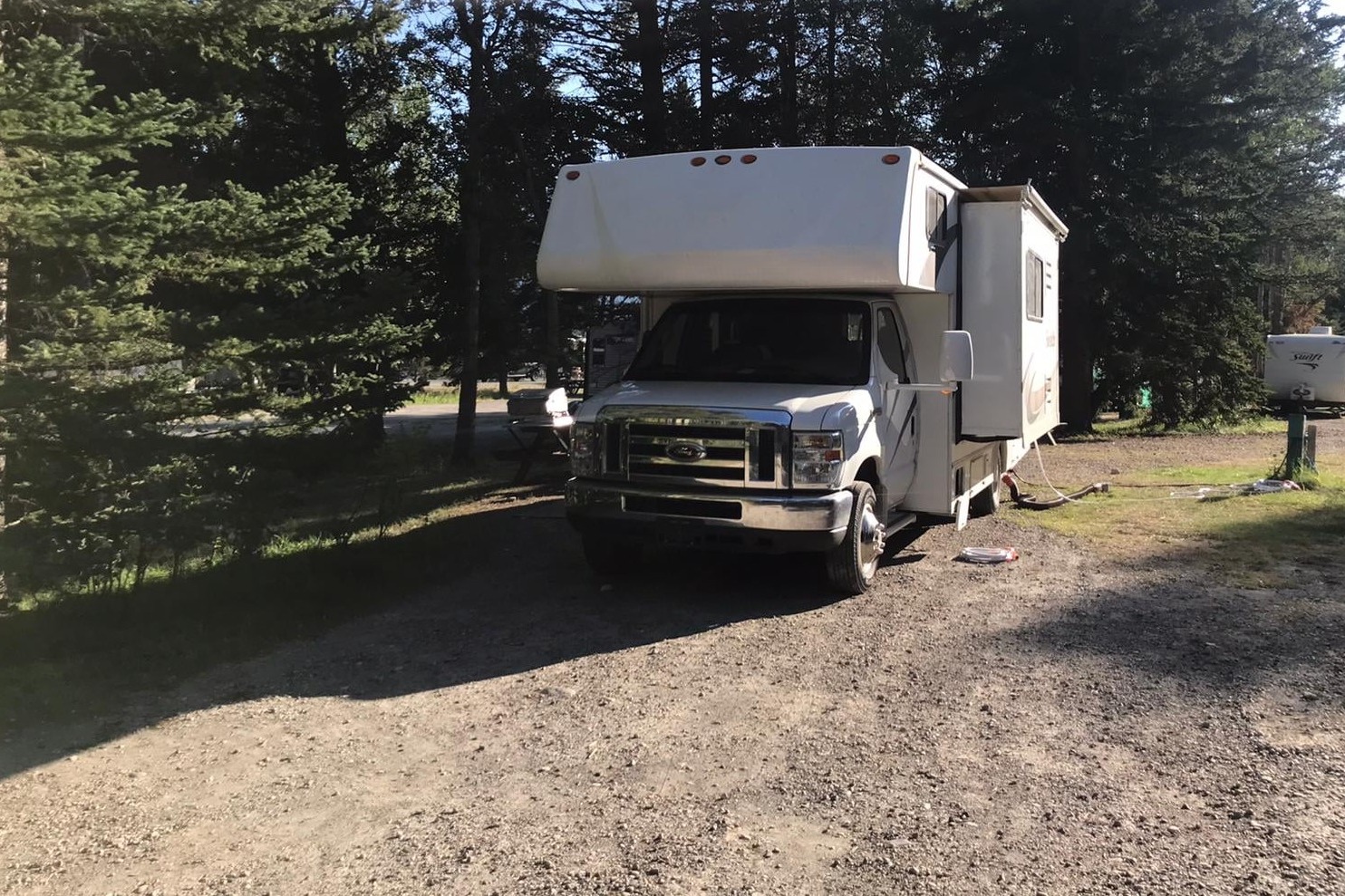 Class C Motorhome with One Slide Out - Sleeps up to 4