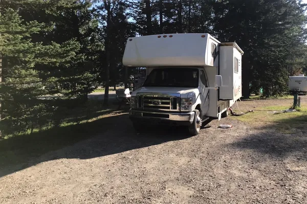 Class C Motorhome with One Slide Out - Sleeps up to 4