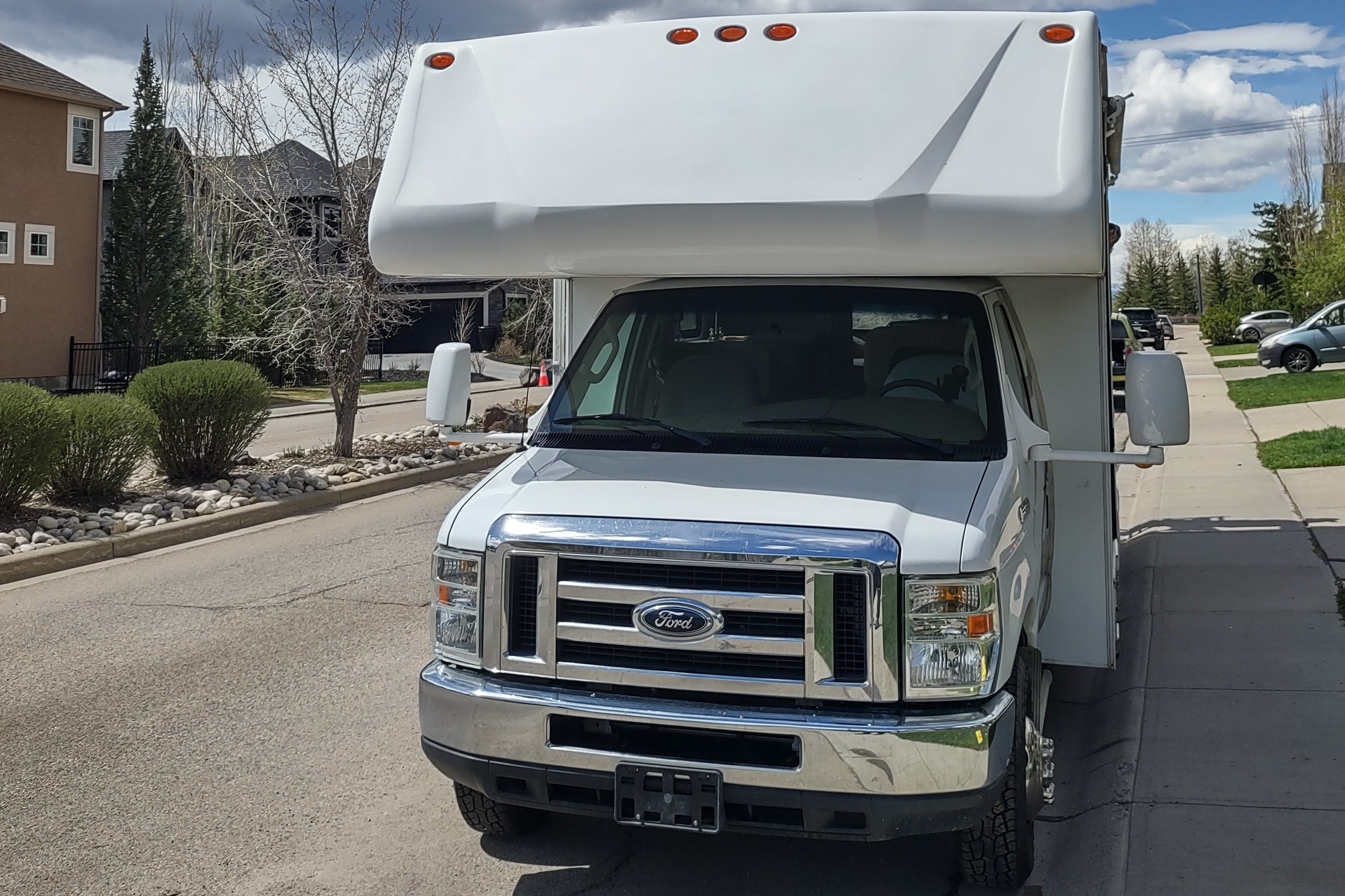 Class C Motorhome with One Slide Out - Sleeps up to 4