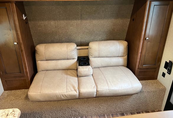 Ron and Joanne’s Keystone Hideout Single Axle 185LHS Travel Trailer