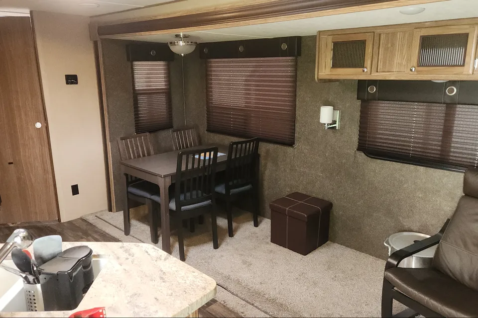 Benjamin 's Revere 27 bunk house  Travel Trailer