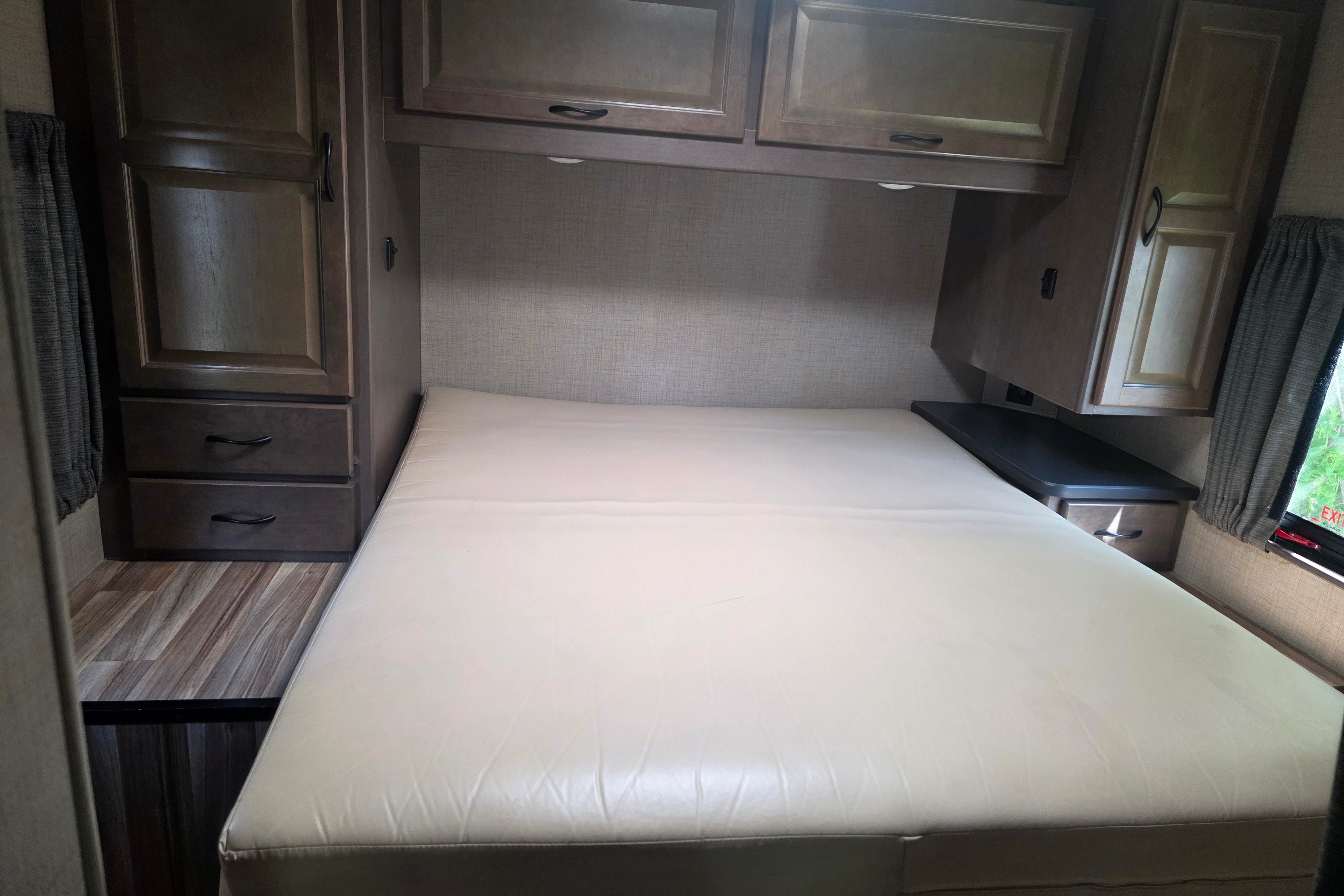 Thor Motor Coach 28A Majestic Class C