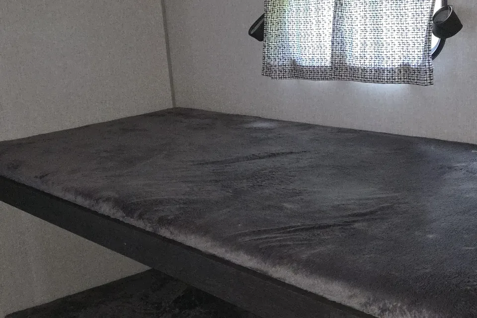 Oliver's Sportsmen 392BHKSE Travel Trailer