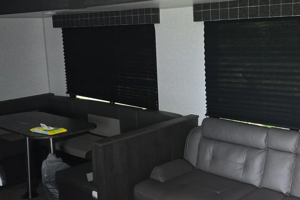 Oliver's Sportsmen 392BHKSE Travel Trailer
