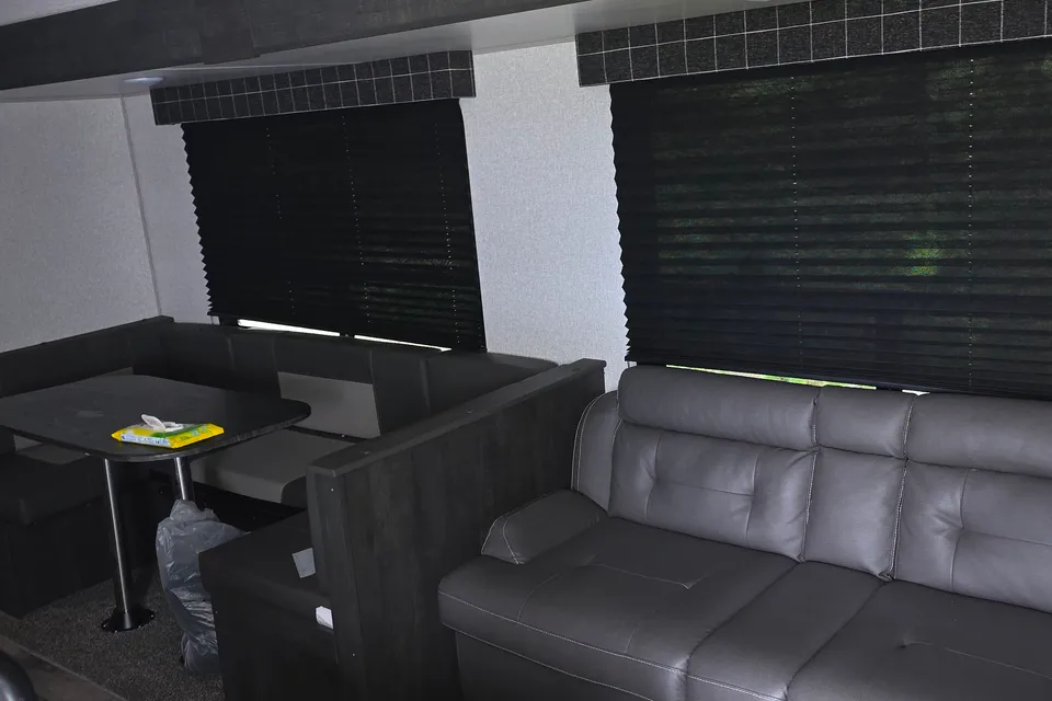 Oliver's Sportsmen 392BHKSE Travel Trailer