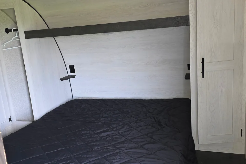 Oliver's Sportsmen 392BHKSE Travel Trailer