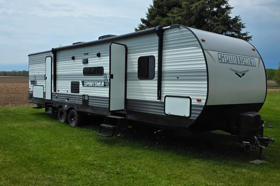 Oliver's Sportsmen 392BHKSE Travel Trailer