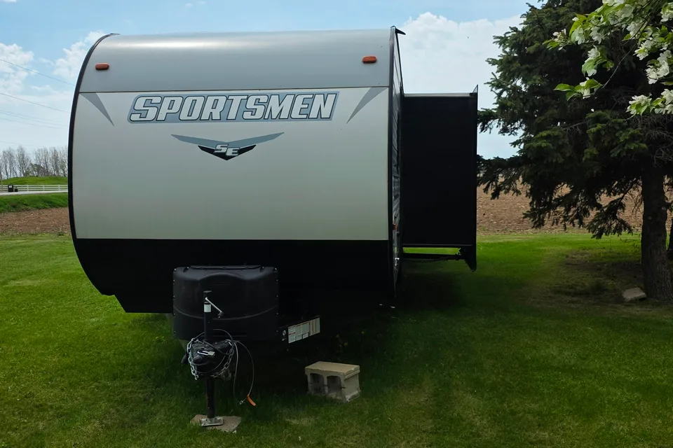 Oliver's Sportsmen 392BHKSE Travel Trailer