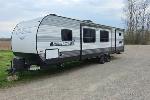 Oliver's Sportsmen 392BHKSE Travel Trailer