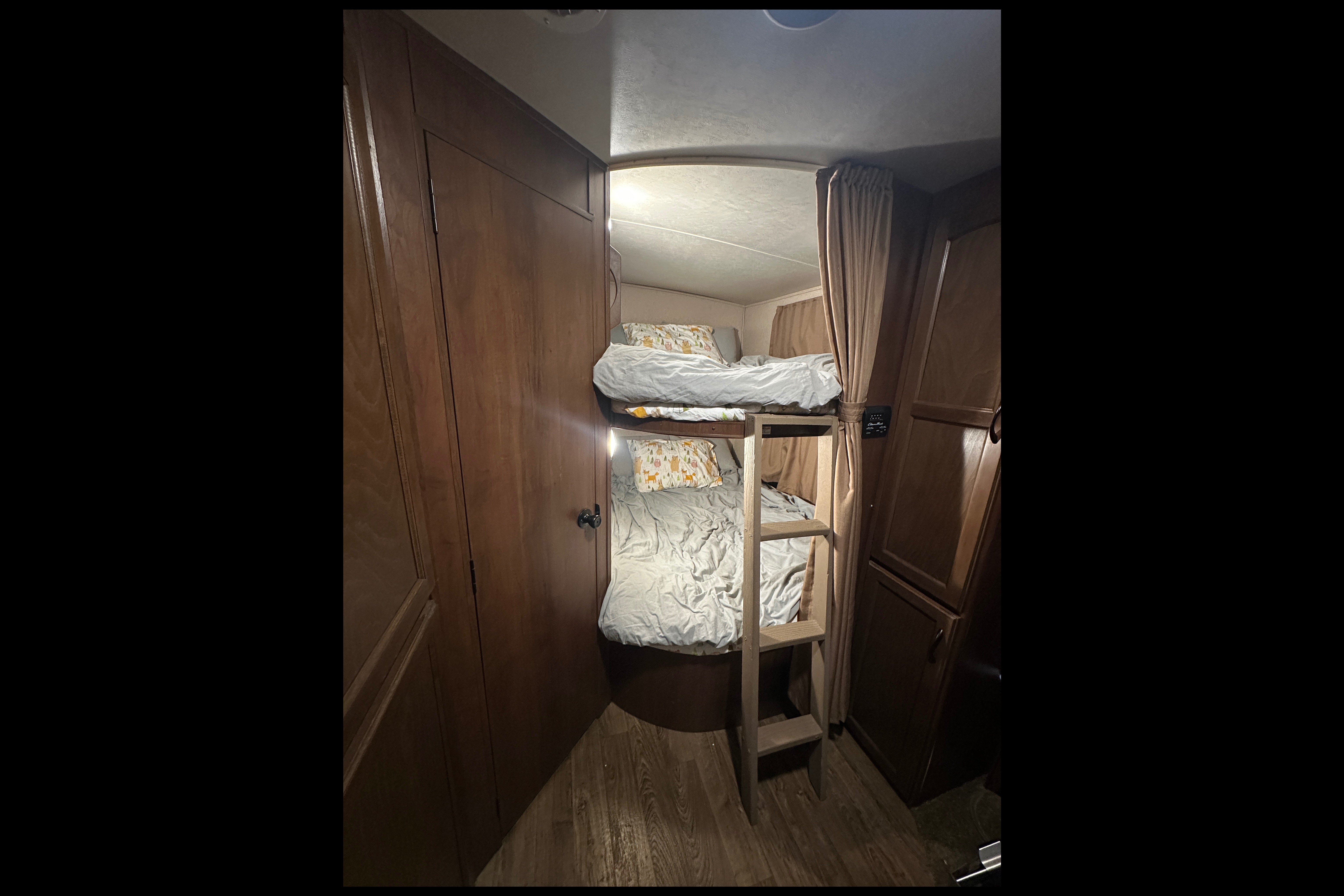 Spacious Tahoe Bunkhouse *Festival Friendly