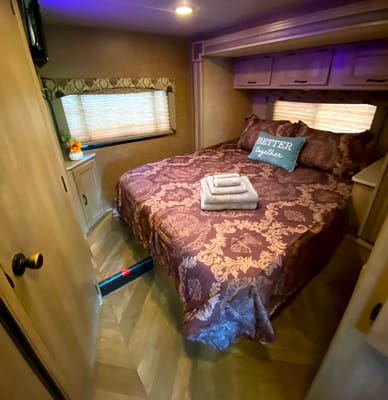 “Free Bird” Coachmen Freelander Class C