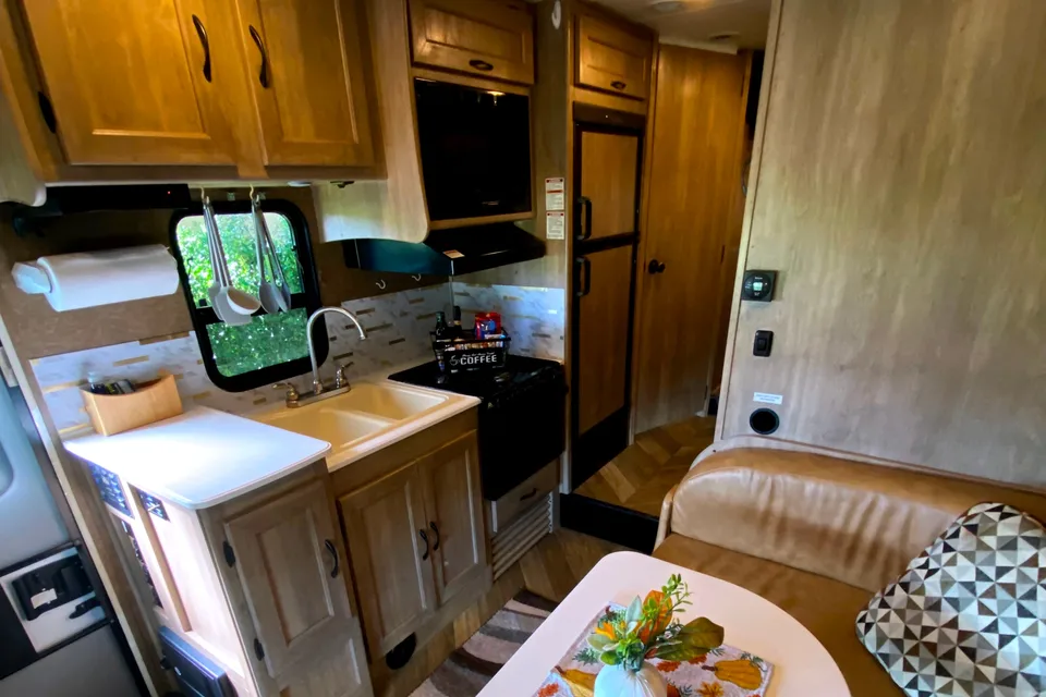 “Free Bird” Coachmen Freelander Class C