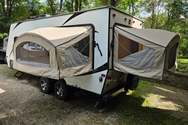 Family Trailer KZ Escape 3 Tip Out Hybrid