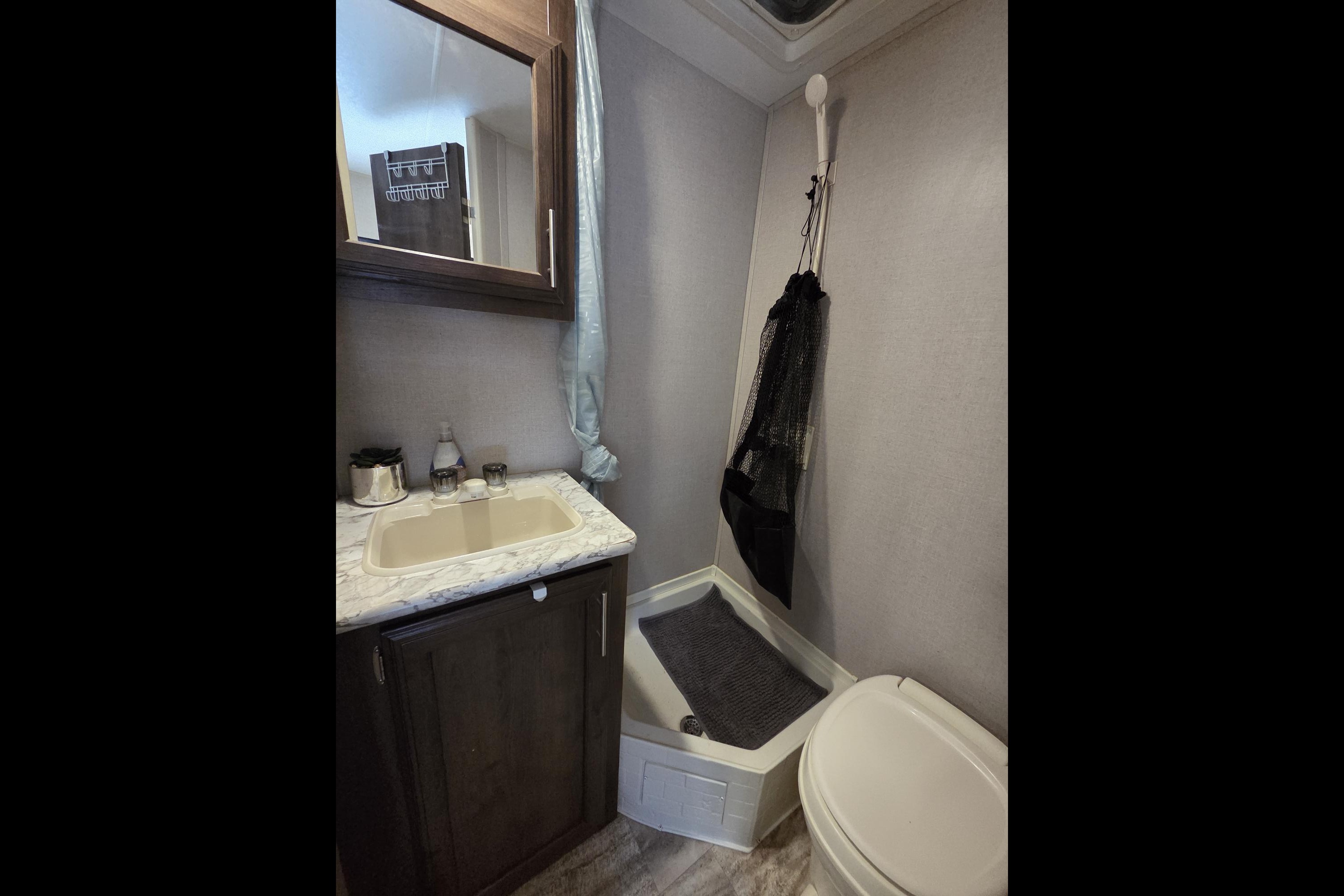 Family Trailer KZ Escape 3 Tip Out Hybrid