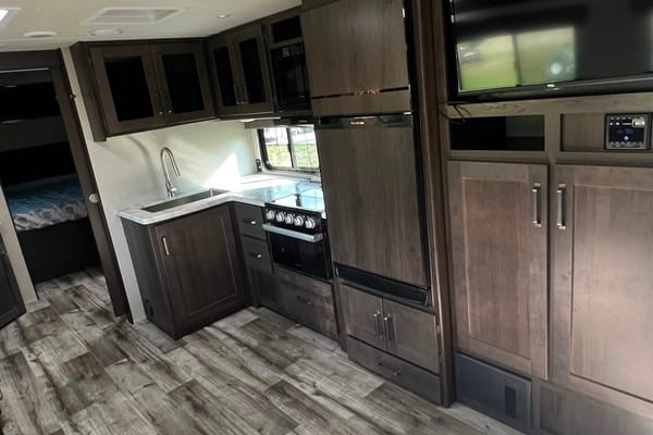 Brandon’s 2022 Grand Design Transcend Xplor 321BH