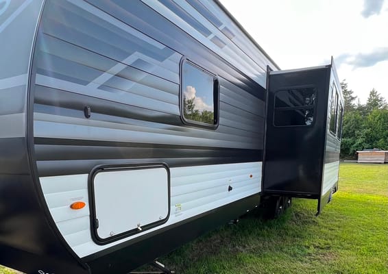 Brandon’s 2022 Grand Design Transcend Xplor 321BH