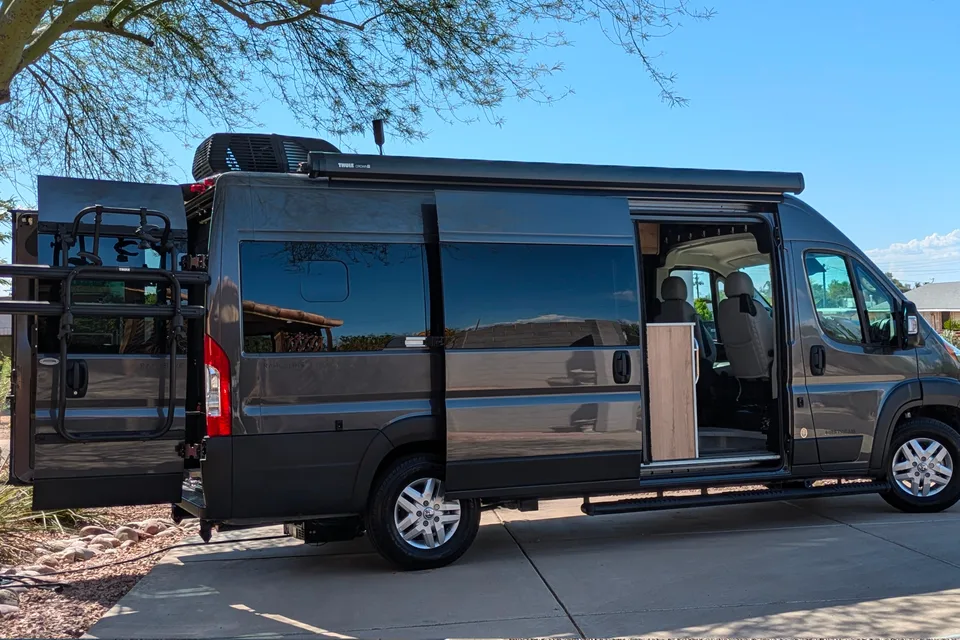 Arizona's Airstream Rangeline Class B