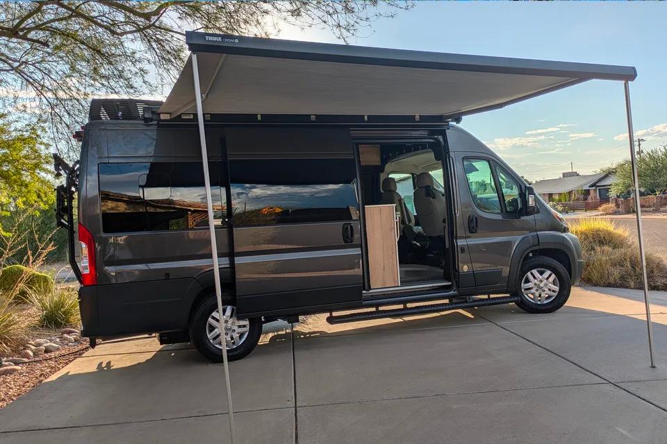 Arizona's Airstream Rangeline Class B