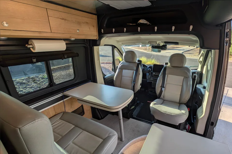 Arizona's Airstream Rangeline Class B