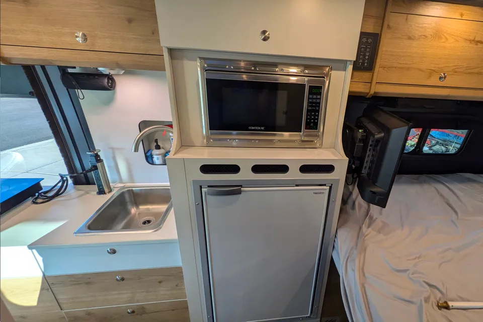 Arizona's Airstream Rangeline Class B
