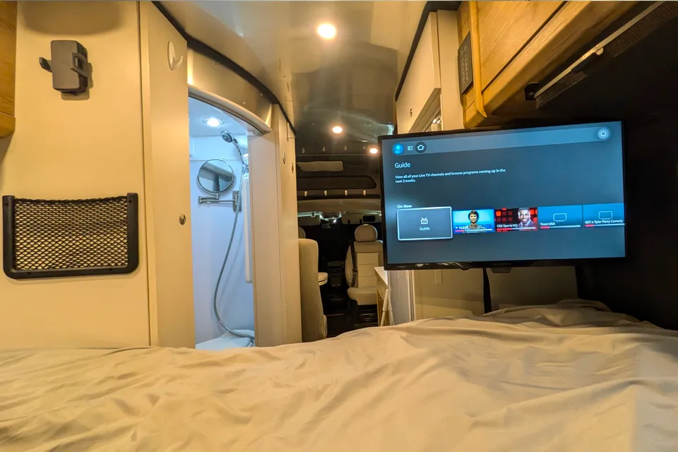 Arizona's Airstream Rangeline Class B