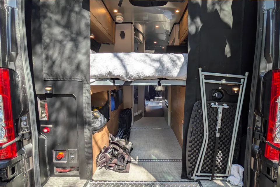 Arizona's Airstream Rangeline Class B
