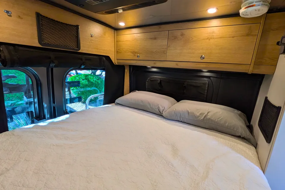 Arizona's Airstream Rangeline Class B