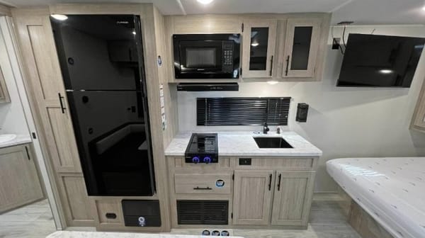 2026 East to West Della Terra 250QB- Jackson RV Rental