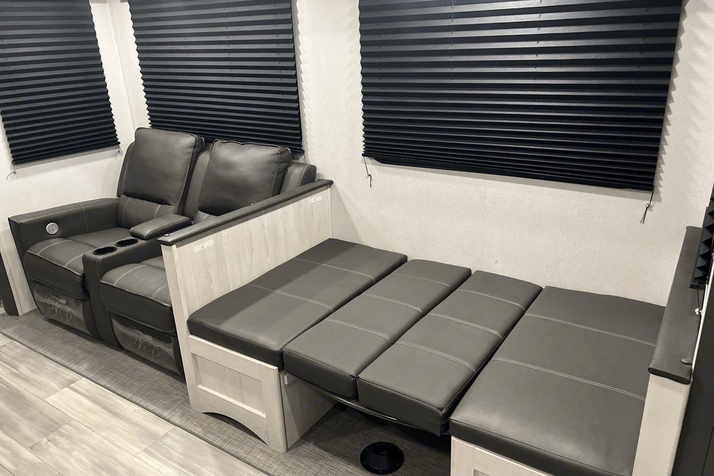 Amazing RV - 2 Bedrooms, 1.5 Baths, Fully Equipped!!