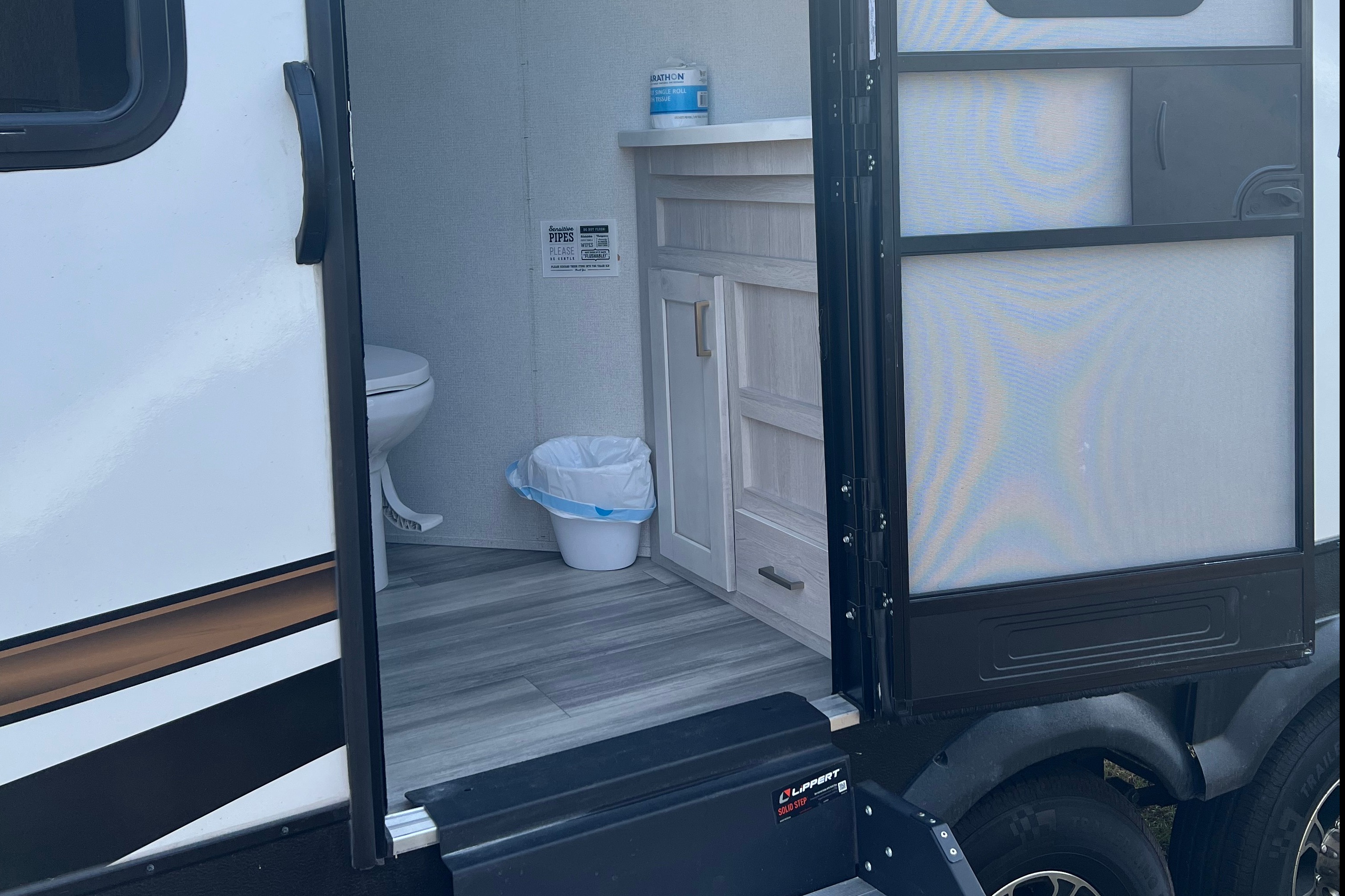 Amazing RV - 2 Bedrooms, 1.5 Baths, Fully Equipped!!