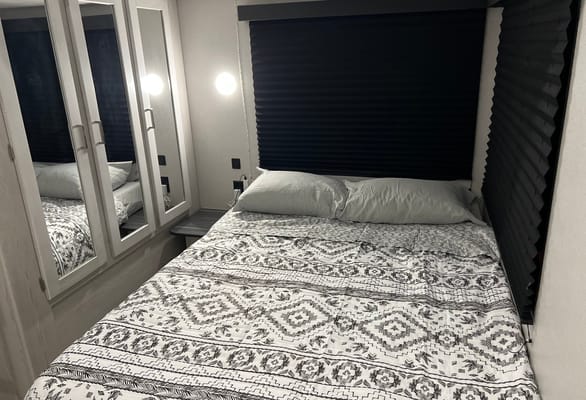 Amazing RV - 2 Bedrooms, 1.5 Baths, Fully Equipped!!