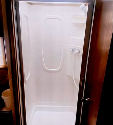 Maurice / Winnebago Access 29t