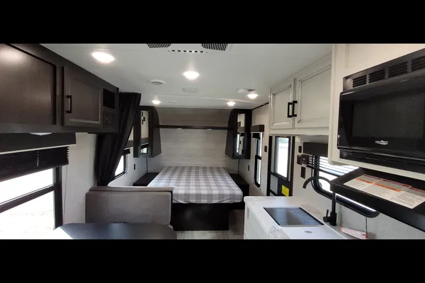 2022 Jay Flight SLX 8 | 224BHW