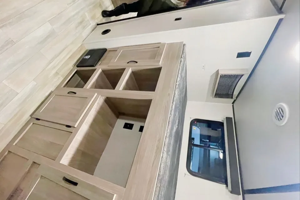 Brock's and Rhiannon’s Cozy Coachmen Northern Sprit  Travel Trailer
