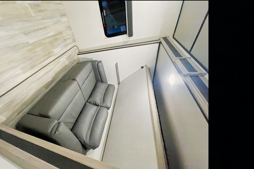 Brock's and Rhiannon’s Cozy Coachmen Northern Sprit  Travel Trailer