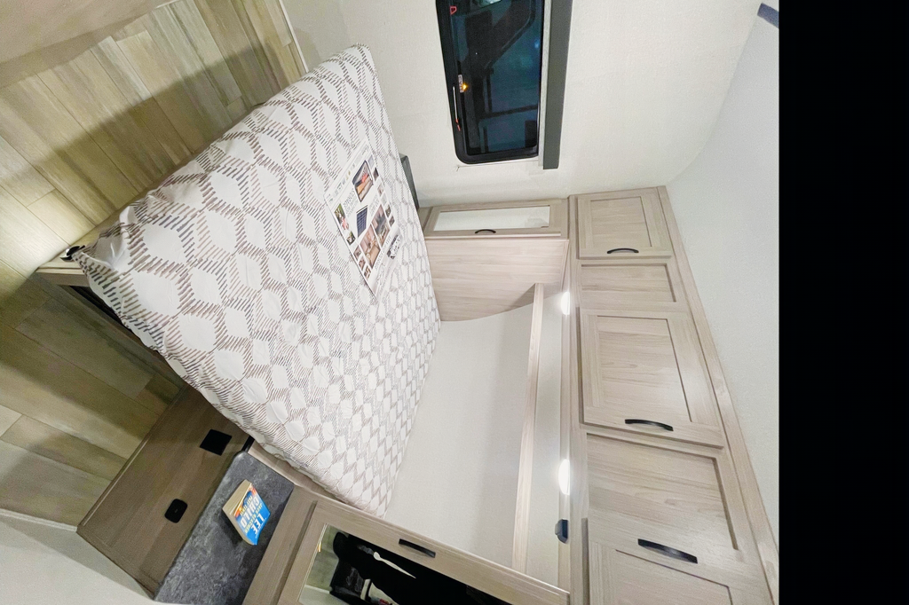 Brock's and Rhiannon’s Cozy Coachmen Northern Sprit  Travel Trailer
