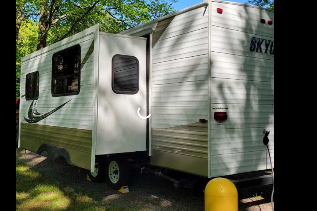 Michael 's Layton 264B Skycat Travel Trailer