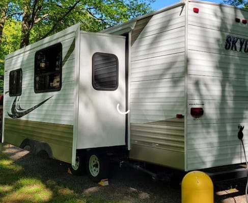 Michael 's Layton 264B Skycat Travel Trailer