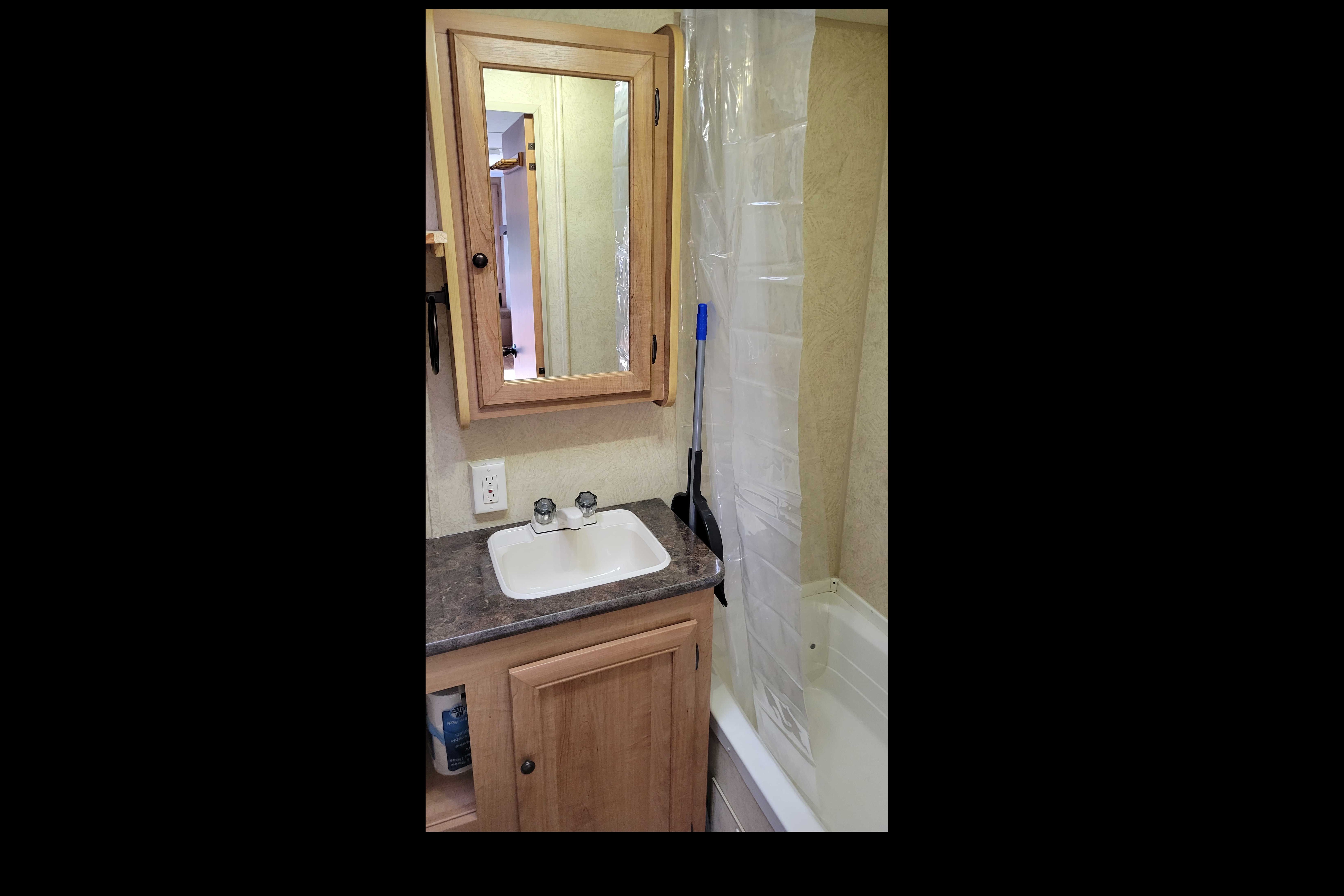 Michael 's Layton 264B Skycat Travel Trailer