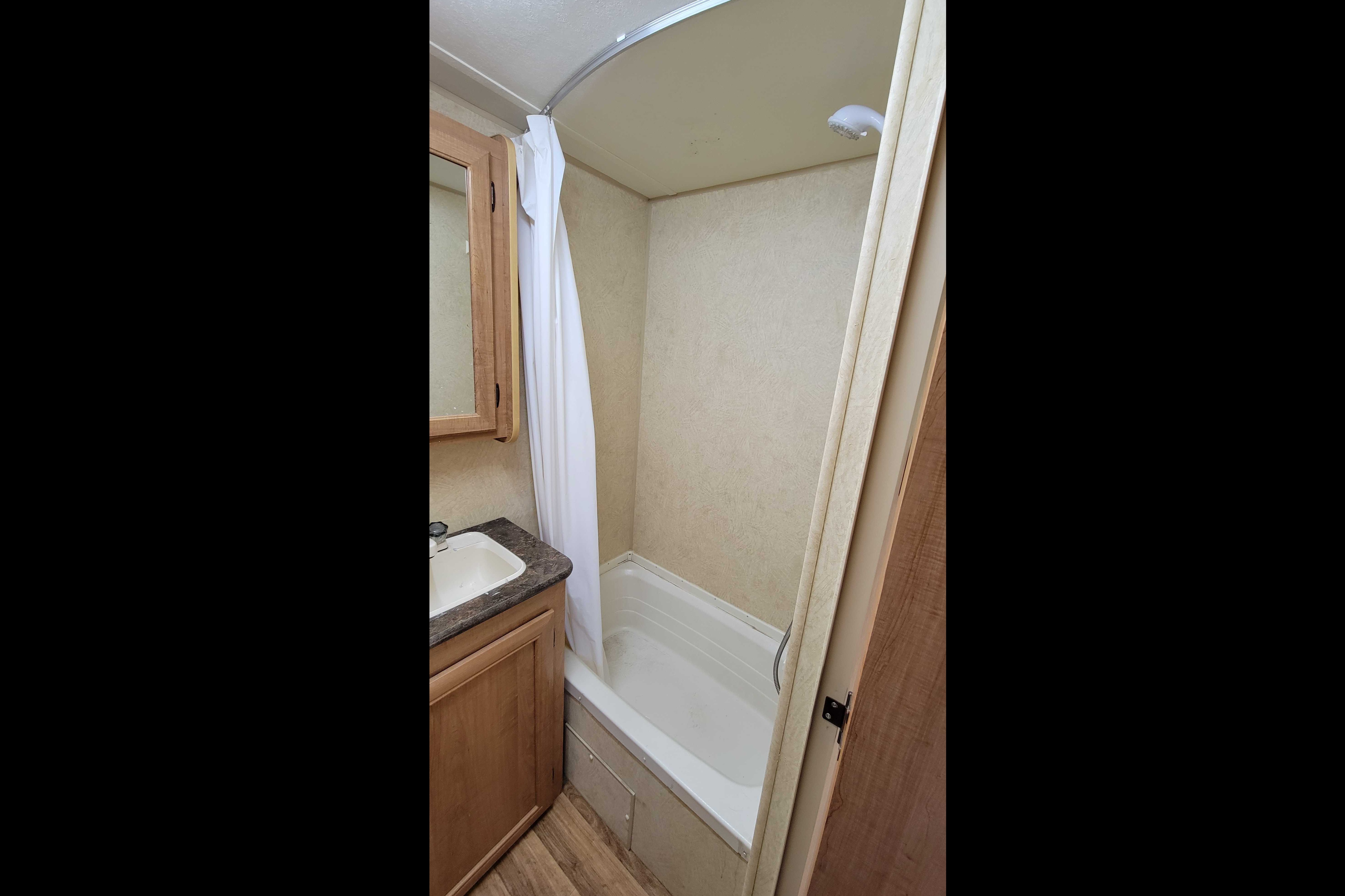 Michael 's Layton 264B Skycat Travel Trailer
