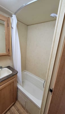 Michael 's Layton 264B Skycat Travel Trailer