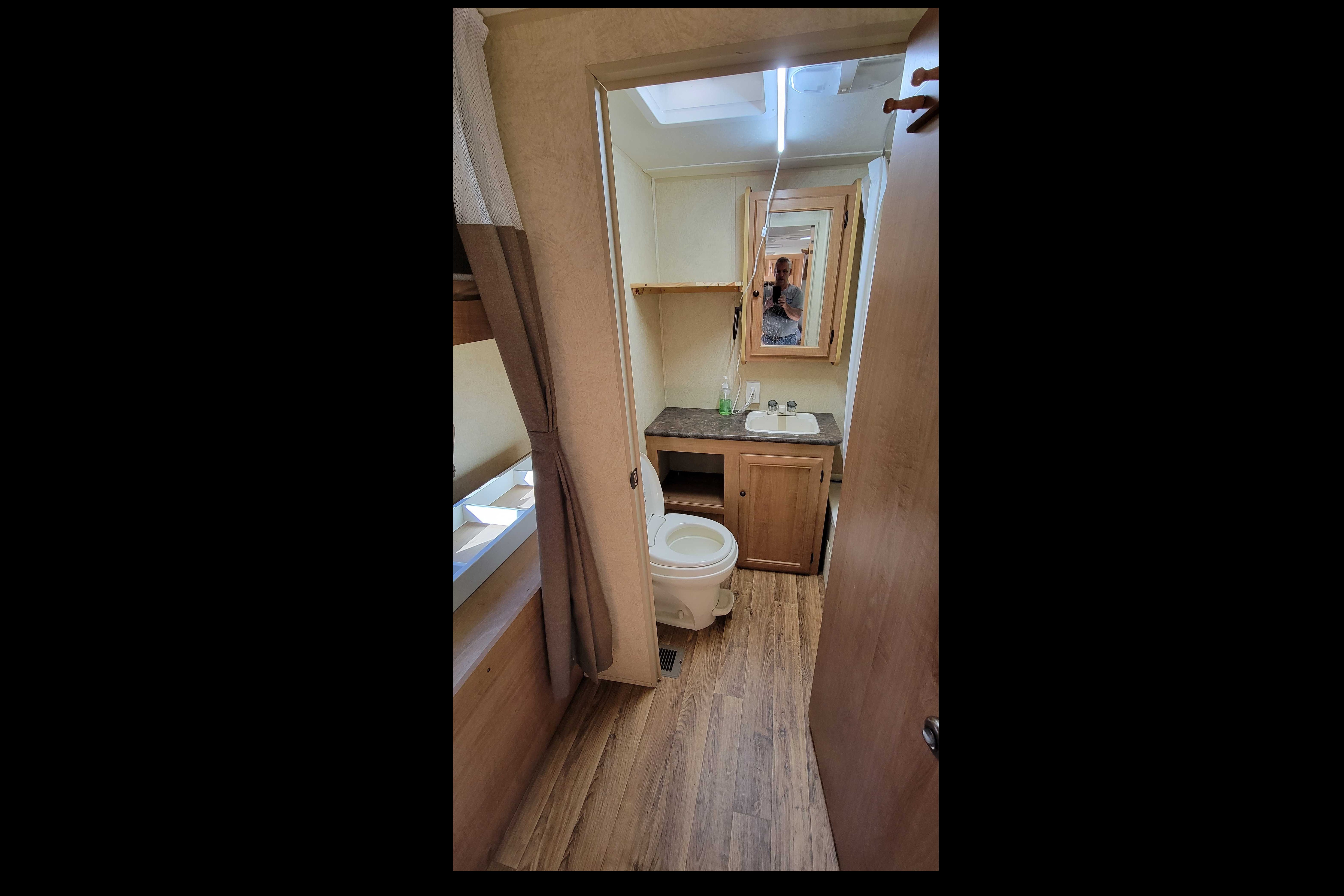 Michael 's Layton 264B Skycat Travel Trailer