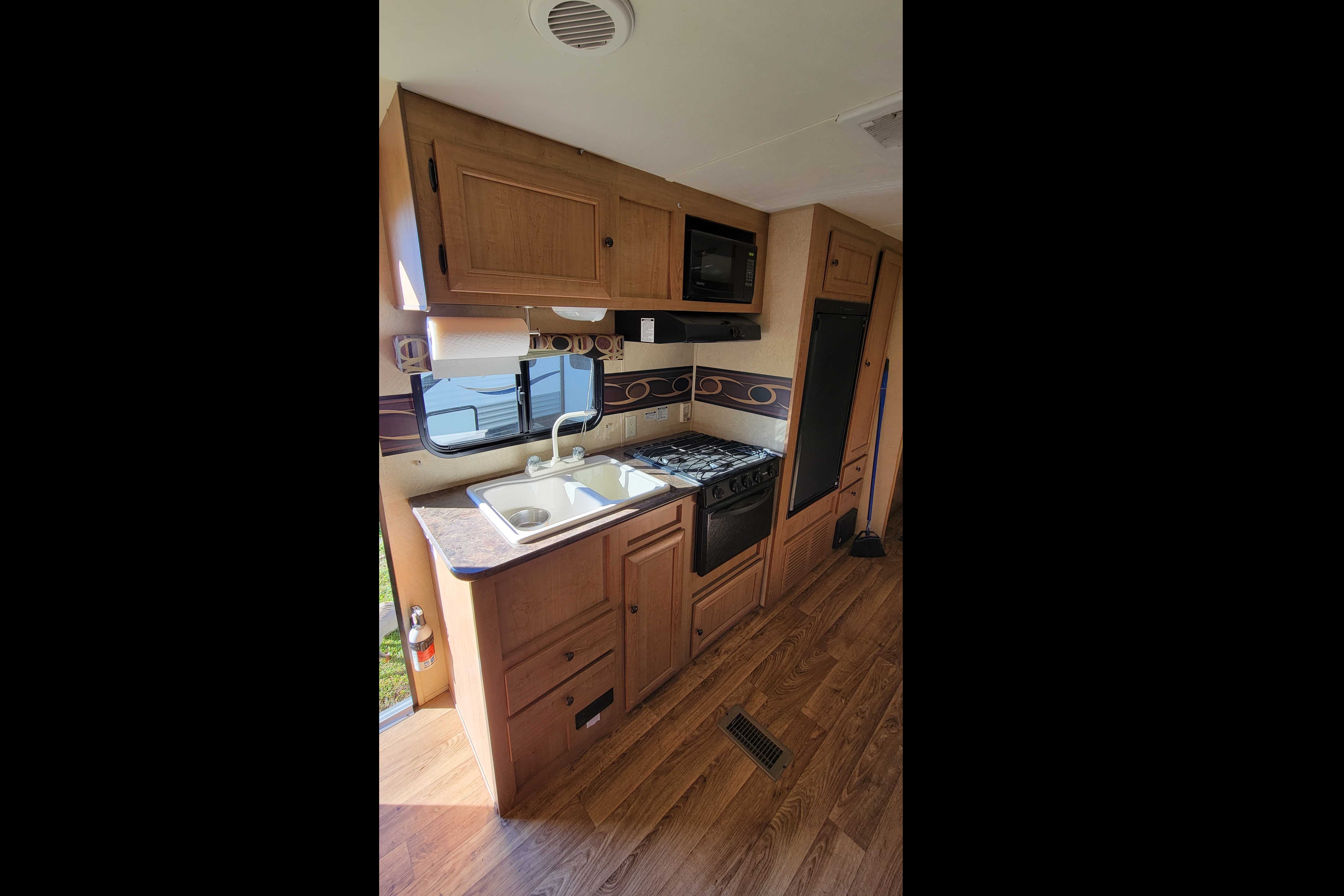 Michael 's Layton 264B Skycat Travel Trailer