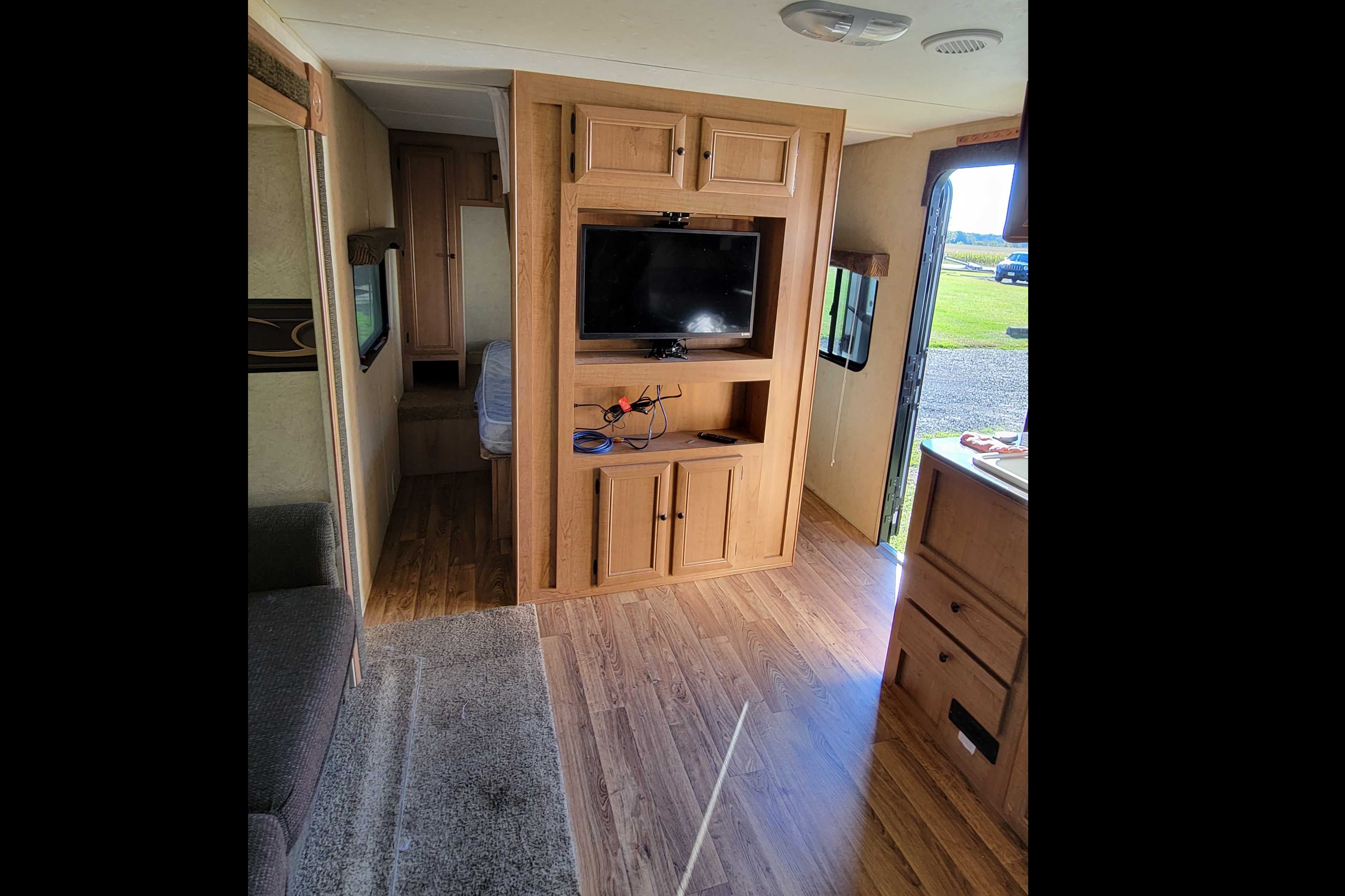 Michael 's Layton 264B Skycat Travel Trailer