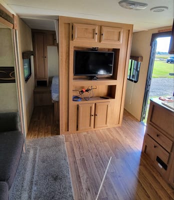 Michael 's Layton 264B Skycat Travel Trailer