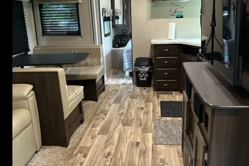 Caravana de Koch Keystone 280bh Travel Trailer